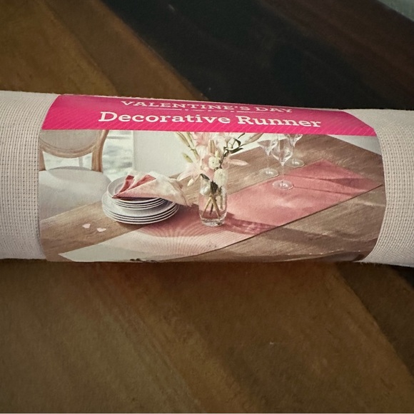 LIMITED TIME $5 ITEM!! Elegant Pink Decorative Table Runner - Picture 1 of 6